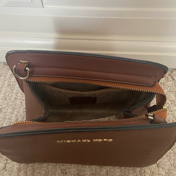 MICHAEL KORS saffiano leather bag - Picture 2 of 8